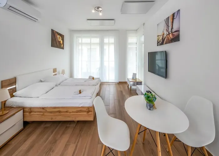 Anchor By Hellobalatonlelle Bed and Breakfast 3*