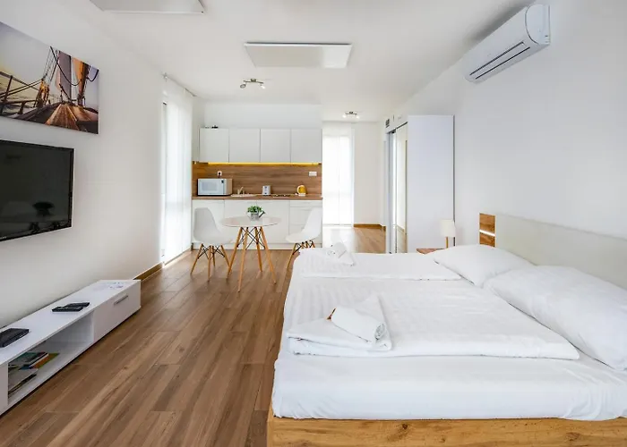 Anchor By Hellobalatonlelle Bed and Breakfast 3*